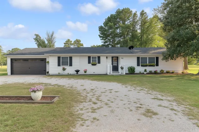 44 Oak Grove Rd, Paragould, AR 72450