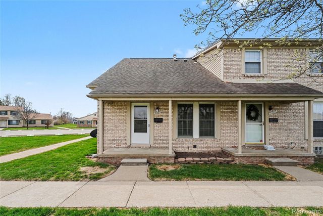 20036 Village Green Ct, Trenton, MI 48183