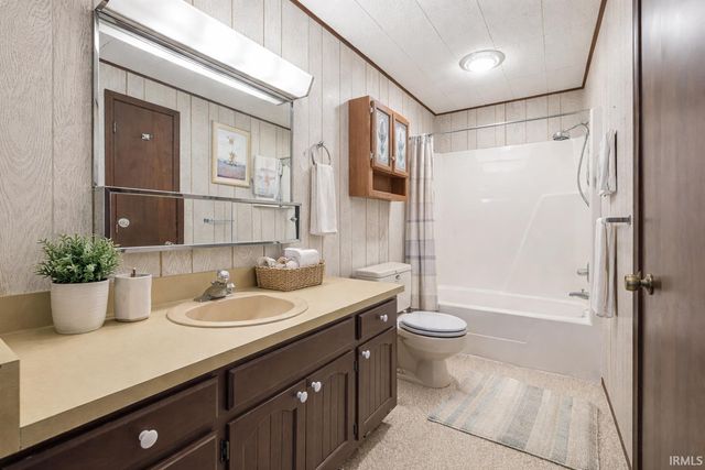 690 E  635 S, Wolcottville, IN 46795