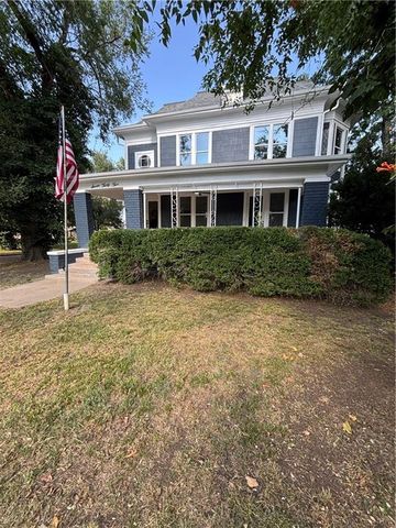 735 S  Crawford St, Fort Scott, KS 66701