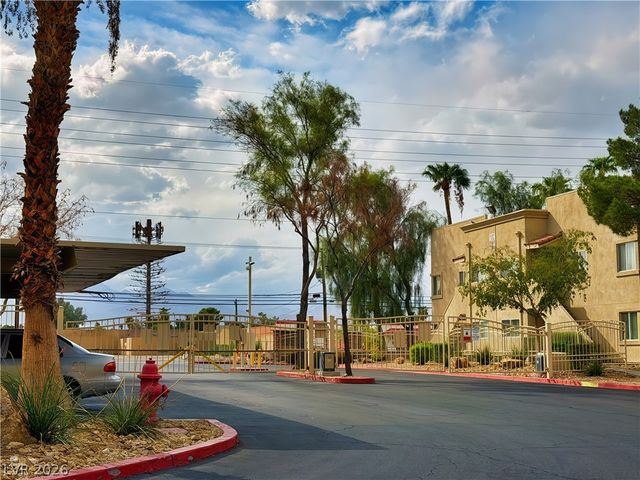 1852 N  Decatur Blvd #101, Las Vegas, NV 89108