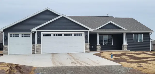 8313 Marlo Ave, Neenah, WI 54956