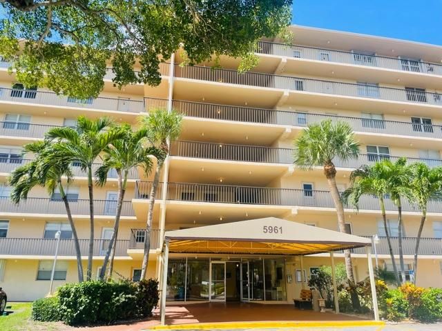 5961 NW 2nd Ave  #203, Boca Raton, FL 33487