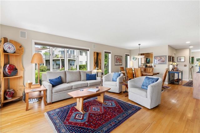 138 Windward Ln, Bristol, RI 02809
