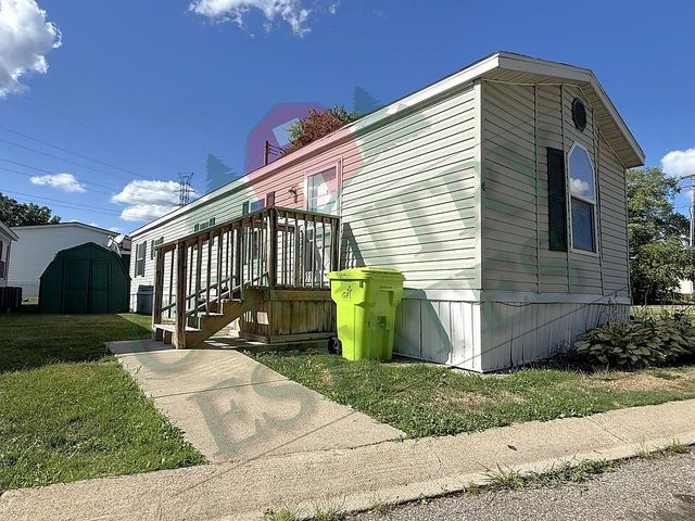 4 Woodland Pl, Northville, MI 48167