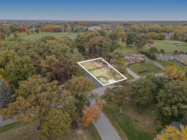 1135 Sunnyslope Dr, Crown Point, IN 46307