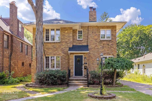 627 Washington Rd, Grosse Pointe, MI 48230