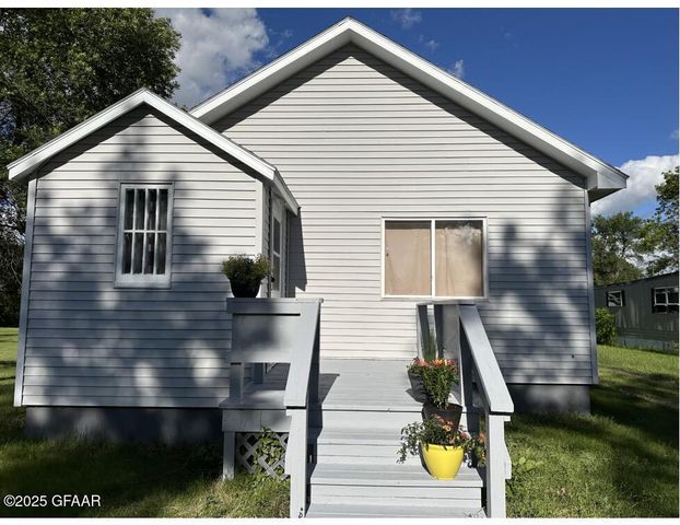 115 Sheyenne St, McVille, ND 58254