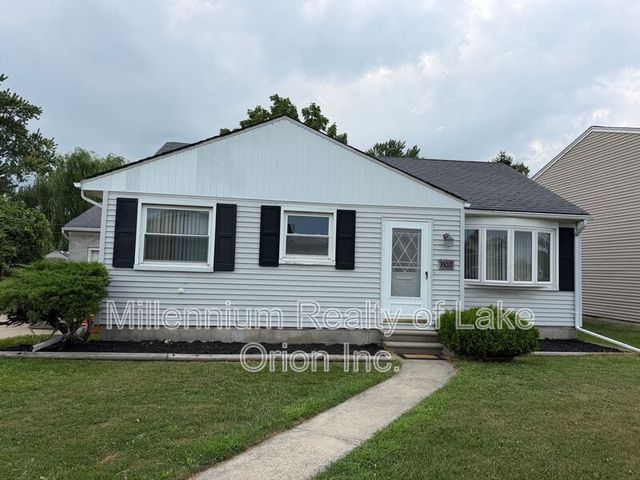 34019 Garfield Rd, Fraser, MI 48026