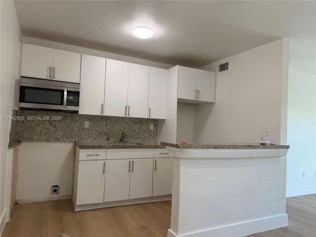 1021 NW 5th St #6, Miami, FL 33128
