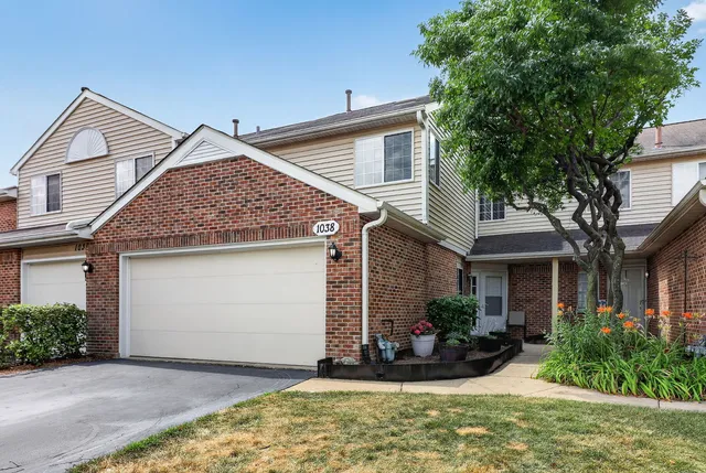 1038 Bedford Dr, Carol Stream, IL 60188