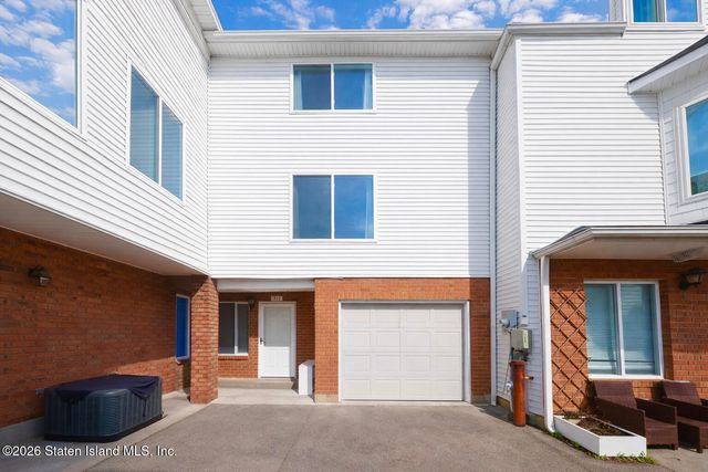 311 Aspen Knolls Way, Staten Island, NY 10312