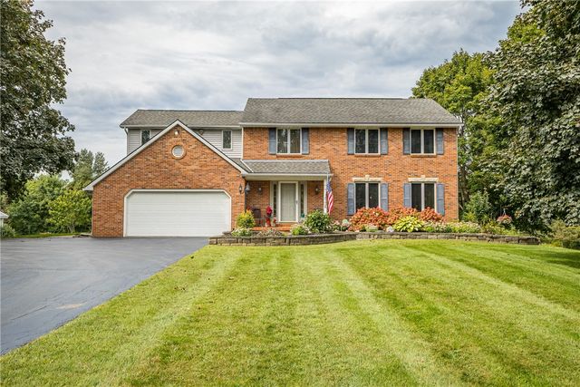 4229 W  Walworth Rd, Macedon, NY 14502