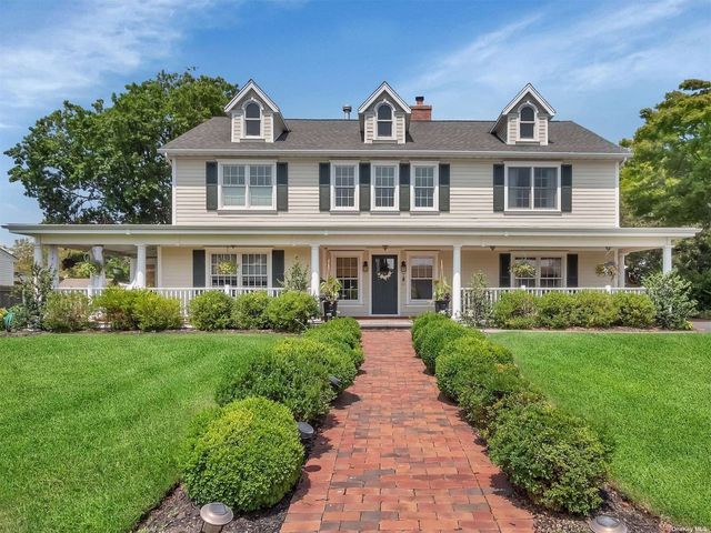 7 Christopher Court, Babylon, NY 11702