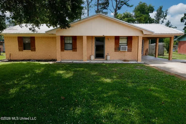 791 Leach St, Yazoo City, MS 39194