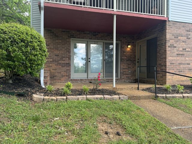 317 Village Ln W, Dickson, TN 37055