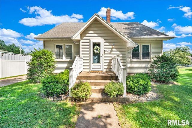 112 S  Menard St, Metamora, IL 61548