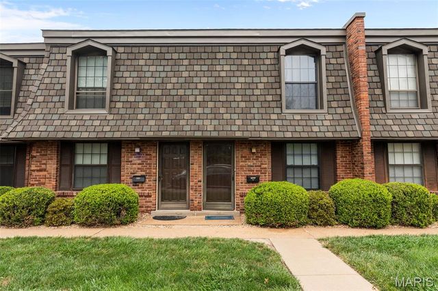 1891 Mansard Dr, Saint Louis, MO 63125