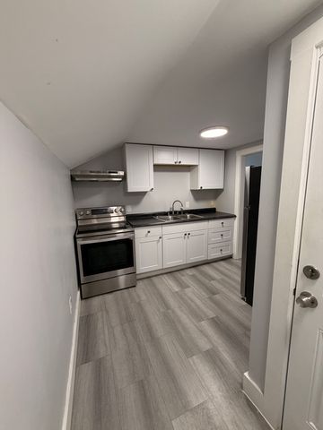 905 Ten Rod Rd #2, North Kingstown, RI 02852