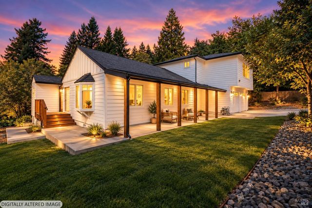 8822 Oak Grove Avenue, Sebastopol, CA 95472