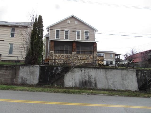 421 N  Broadway St, Scottdale, PA 15683