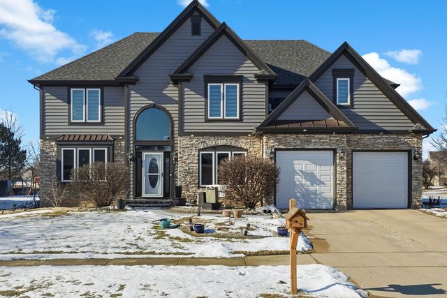 2700 Harlstone Dr, Aurora, IL 60502