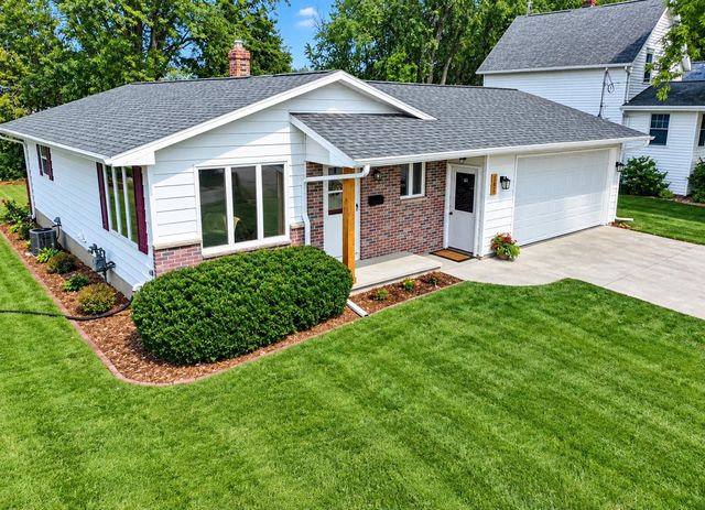 141 Robbins St, Seymour, WI 54165