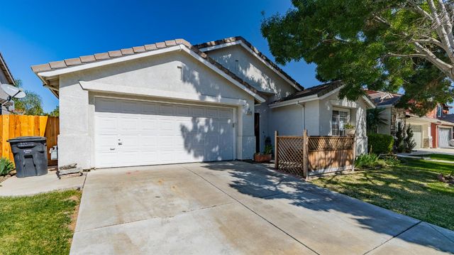 1125 Shearwater Dr, Patterson, CA 95363