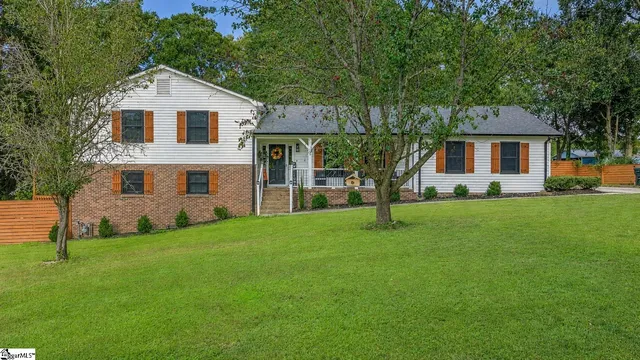 104 Galerie Dr, Easley, SC 29642