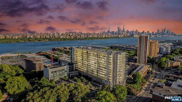 320 Adolphus Ave #219, Cliffside Park, NJ 07010