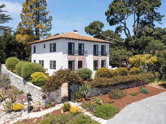 454 Cedar St, Monterey, CA 93940