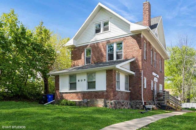 809 17th St SE, Cedar Rapids, IA 52403