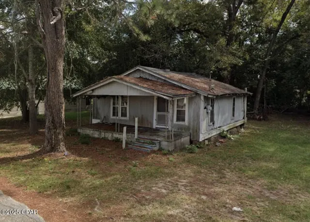 1031 Washington Ave, Graceville, FL 32440
