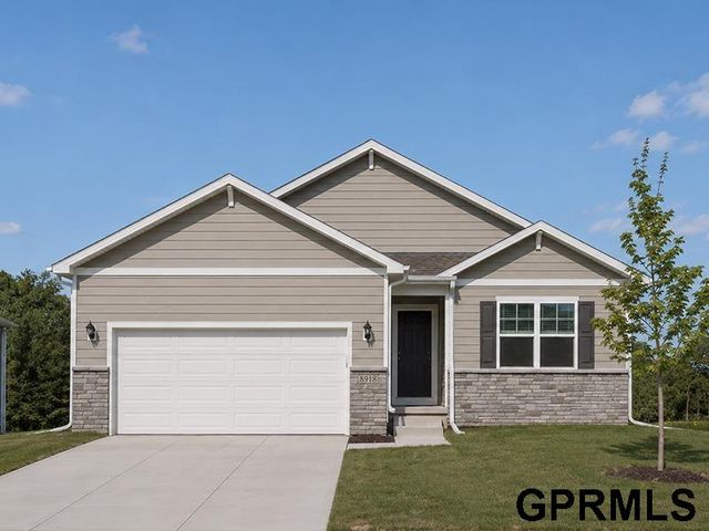 18402 Aurora St, Omaha, NE 68136
