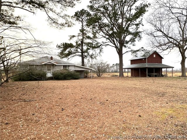 209 Bear Ln, Lumberton, NC 28360