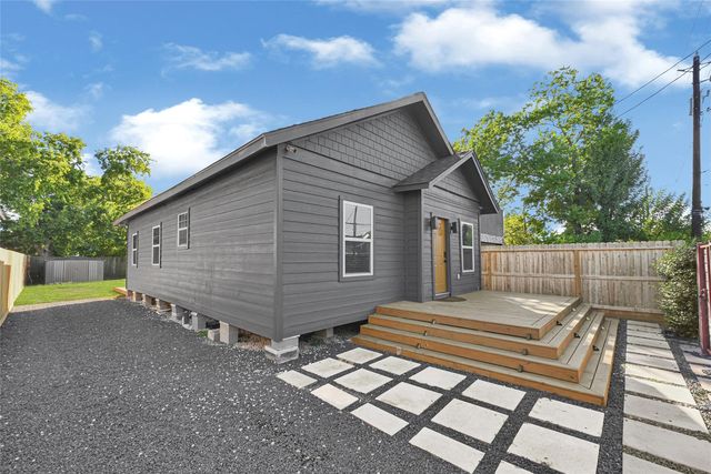 3412 Simmons St, Houston, TX 77004