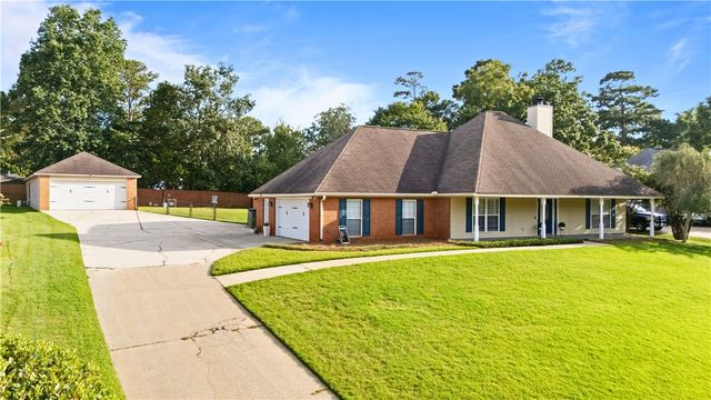 1404 Sandray Dr, Opelika, AL 36801