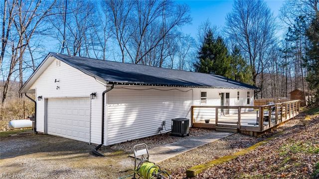 10050 Perryton Rd, Frazeysburg, OH 43822