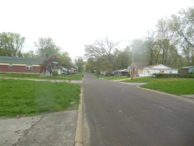 10077 Earl Dr, Saint Louis, MO 63136