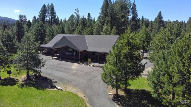 191 Clear Creek Rd, Cascade, ID 83611