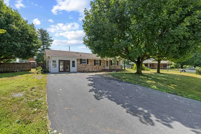 903 6th St, Elkton, VA 22827