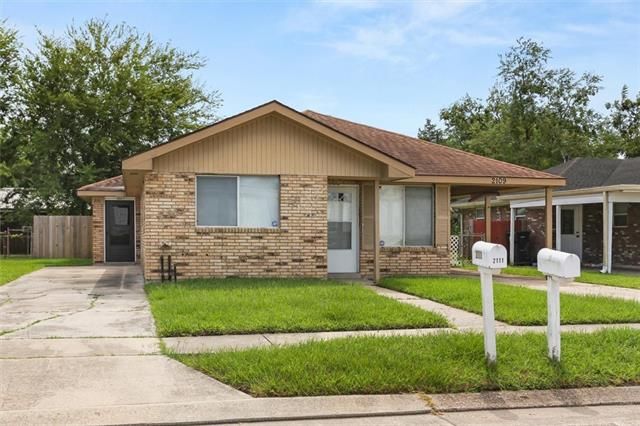2111 Octavia Dr, Chalmette, LA 70043