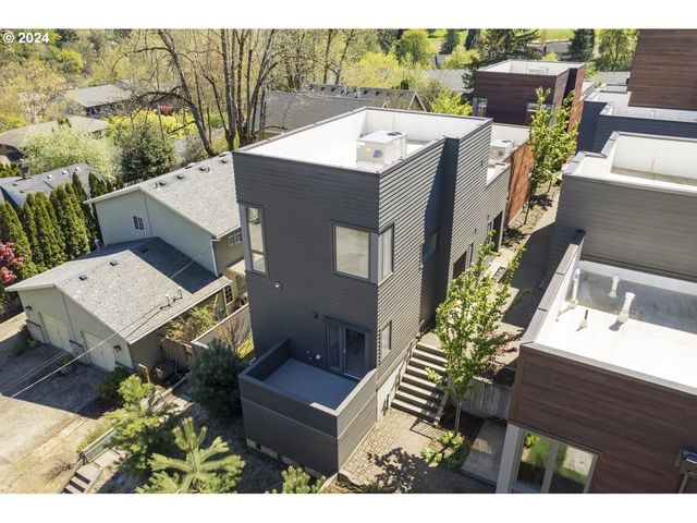 2035 SW Vermont St #10, Portland, OR 97219