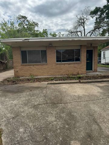 2443 North St, Beaumont, TX 77702