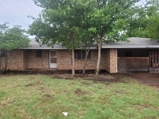 115 N  Crescent Dr, Electra, TX 76360