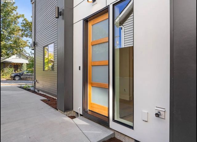 1796 SE Spokane St, Portland, OR 97202