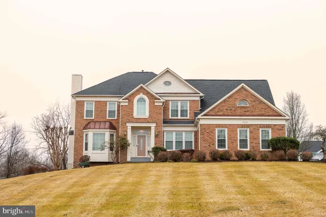 10805 Piney Pond Dr, Great Falls, VA 22066