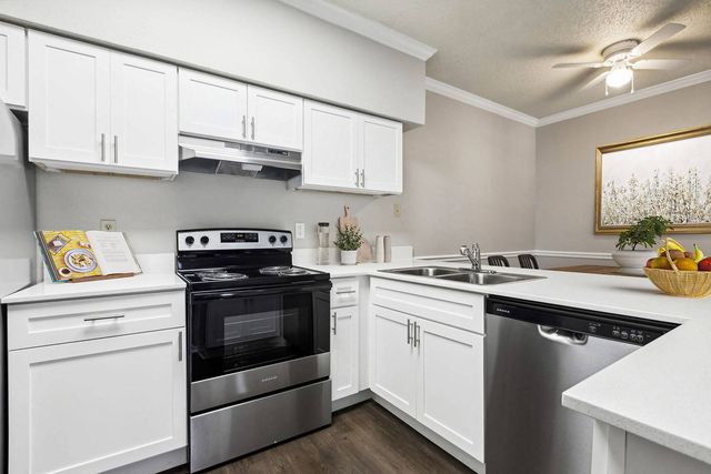 11282 Taylor Draper Ln #331, Austin, TX 78759