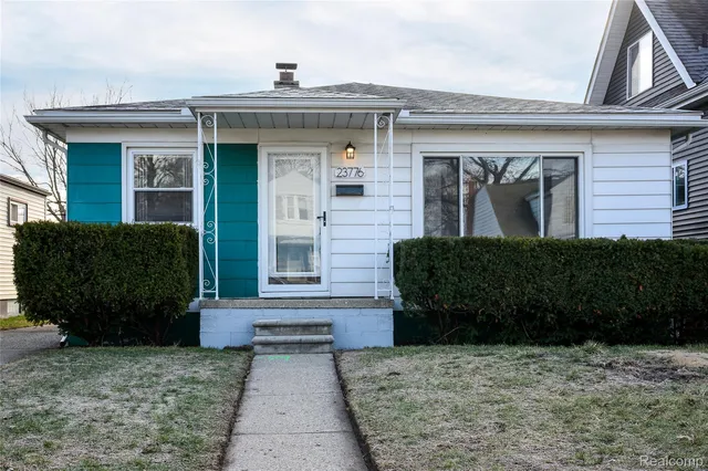 23776 Vassar Ave, Hazel Park, MI 48030