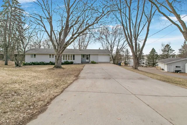 936 5th St S, Sauk Rapids, MN 56379